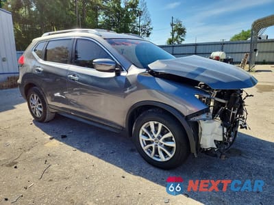Czwarte zdjęcie samochodu z boku: 2017 NISSAN ROGUE SV VIN:KNMAT2MT2HP573352 - miniatura