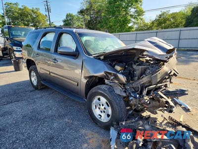 Czwarte zdjęcie samochodu z boku: 2011 CHEVROLET TAHOE K1500 LT VIN:1GNSKBE02BR373814 - miniatura