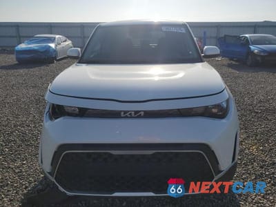Piąte zdjęcie samochodu w środku: 2023 KIA SOUL LX VIN:KNDJ23AU2P7894196 - miniatura