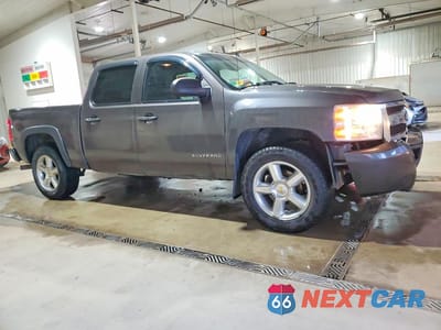 Czwarte zdjęcie samochodu z boku: 2010 CHEVROLET SILVERADO K1500 LS VIN:3GCRKREA8AG266614 - miniatura