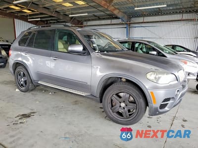 Czwarte zdjęcie samochodu z boku: 2011 BMW X5 XDRIVE50I VIN:5UXZV8C56BL418013 - miniatura
