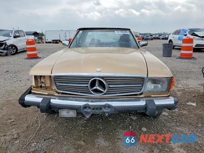Piąte zdjęcie samochodu w środku: 1982 MERCEDES-BENZ 380 SL VIN:WDBBA45A1CB013040 - miniatura