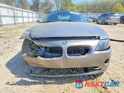 Piąte zdjęcie samochodu w środku: 2004 BMW Z4 2.5 VIN:4USBT33474LS48518 - miniatura