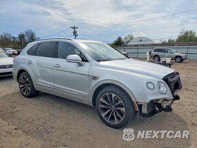 Czwarte zdjęcie samochodu z boku: 2017 BENTLEY BENTAYGA VIN:SJAAC2ZV0HC016071 - miniatura