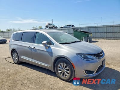 Czwarte zdjęcie samochodu z boku: 2017 CHRYSLER PACIFICA TOURING L VIN:2C4RC1BG5HR543912 - miniatura