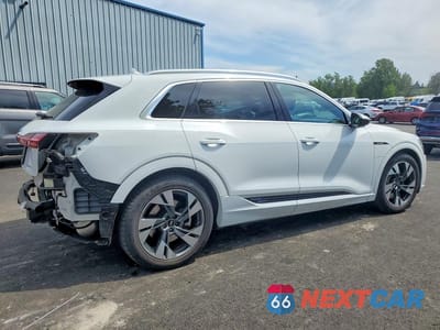 Trzecie zdjęcie samochodu z tyłu: 2023 AUDI E-TRON PREMIUM VIN:WA1AAAGE2PB024950 - miniatura