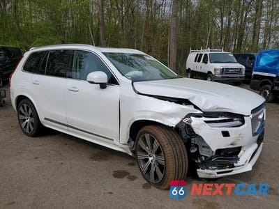 Czwarte zdjęcie samochodu z boku: 2021 VOLVO XC90 T6 INSCRIPTION VIN:YV4A22PL4M1675664 - miniatura