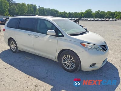 Czwarte zdjęcie samochodu z boku: 2016 TOYOTA SIENNA XLE 8-PASSENGER VIN:5TDYK3DC7GS722785 - miniatura