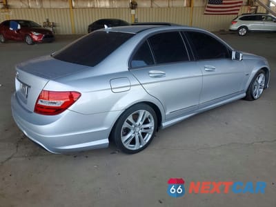 Trzecie zdjęcie samochodu z tyłu: 2012 MERCEDES-BENZ C 250 VIN:WDDGF4HBXCA668130 - miniatura