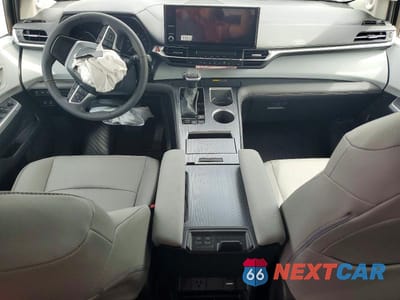 Zdjęcie 8 z 13 samochodu: 2026 TOYOTA SIENNA XLE 7-PASSENGER VIN:5TDYSKFC2TS251775 - miniatura