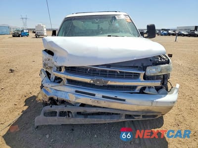Piąte zdjęcie samochodu w środku: 2001 CHEVROLET SUBURBAN C2500 LT VIN:3GNGK26G91G269837 - miniatura