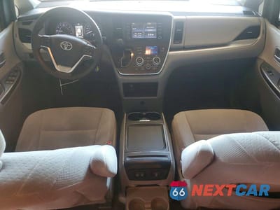 Zdjęcie 8 z 13 samochodu: 2018 TOYOTA SIENNA LE VIN:5TDKZ3DC0JS954461 - miniatura