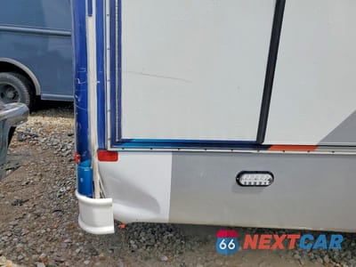Zdjęcie 9 z 10 samochodu: 2019 FORD E350 SHUTTLE BUS VIN:1FDEE3FS5KDC35731 - miniatura