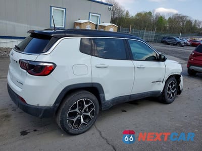 Trzecie zdjęcie samochodu z tyłu: 2025 JEEP COMPASS LIMITED VIN:3C4NJDCN9ST620210 - miniatura