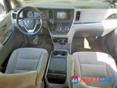 Zdjęcie 8 z 13 samochodu: 2017 TOYOTA SIENNA LE VIN:5TDKZ3DC9HS851310 - miniatura