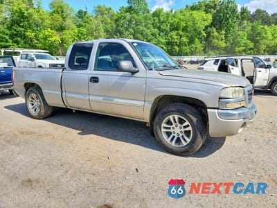 Czwarte zdjęcie samochodu z boku: 2004 GMC NEW SIERRA C1500 VIN:2GTEC19V541222870 - miniatura