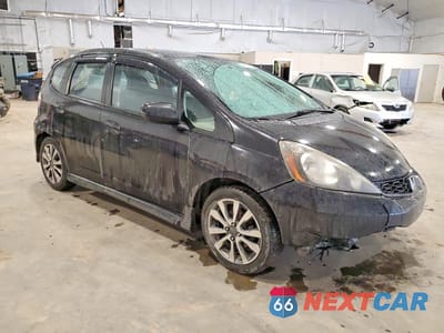 Czwarte zdjęcie samochodu z boku: 2013 HONDA FIT SPORT VIN:JHMGE8H51DC069846 - miniatura