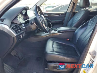 Zdjęcie 7 z 13 samochodu: 2015 BMW X5 SDRIVE35I VIN:5UXKR2C59F0H35359 - miniatura