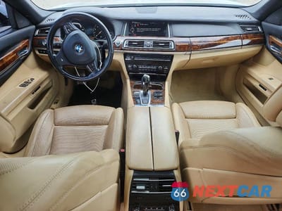 Zdjęcie 8 z 12 samochodu: 2015 BMW 750 LI VIN:WBAYE8C55FD781476 - miniatura