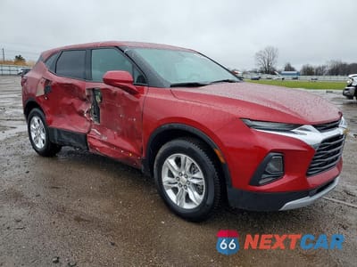 Czwarte zdjęcie samochodu z boku: 2021 CHEVROLET BLAZER 1LT VIN:3GNKBBRAXMS568353 - miniatura