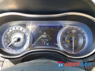 Zdjęcie 9 z 13 samochodu: 2016 CHRYSLER 300 LIMITED VIN:2C3CCAKG2GH183075 - miniatura