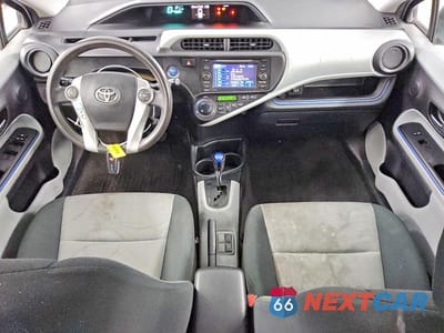 Zdjęcie 8 z 12 samochodu: 2012 TOYOTA PRIUS C THREE VIN:JTDKDTB38C1026463 - miniatura