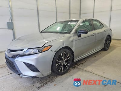 2018 TOYOTA CAMRY SE 4T1B11HK4JU606831 - główne zdjęcie licytacji z USA - miniatura