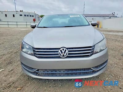 Piąte zdjęcie samochodu w środku: 2014 VOLKSWAGEN PASSAT S VIN:1VWAT7A32EC085357 - miniatura