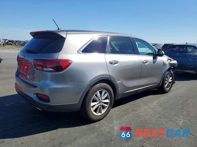 Trzecie zdjęcie samochodu z tyłu: 2019 KIA SORENTO LX VIN:5XYPG4A39KG557237 - miniatura