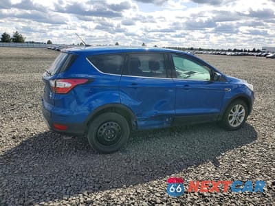 Trzecie zdjęcie samochodu z tyłu: 2017 FORD ESCAPE SE VIN:1FMCU9GD3HUC90507 - miniatura