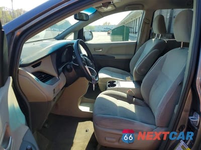 Zdjęcie 7 z 13 samochodu: 2016 TOYOTA SIENNA LE 7-PASSENGER VIN:5TDJK3DC5GS143876 - miniatura