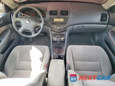 Zdjęcie 8 z 11 samochodu: 2004 HONDA ACCORD LX VIN:1HGCM56304A048387 - miniatura