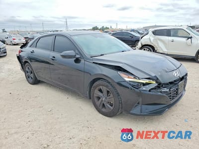 Czwarte zdjęcie samochodu z boku: 2021 HYUNDAI ELANTRA VIN:5NPLM4AG6MH030276 - miniatura