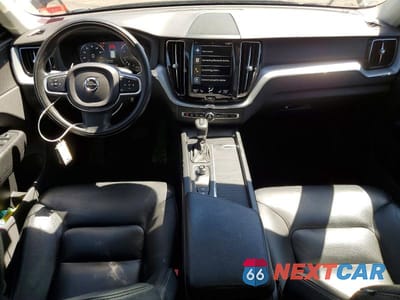 Zdjęcie 8 z 12 samochodu: 2018 VOLVO XC60 T5 VIN:LYV102RK9JB106214 - miniatura
