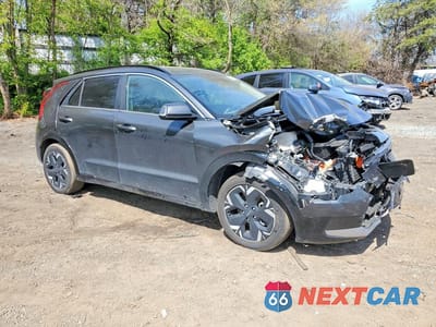 Czwarte zdjęcie samochodu z boku: 2023 KIA NIRO WIND VIN:KNDCR3L17P5075204 - miniatura