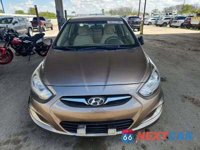 Piąte zdjęcie samochodu w środku: 2013 HYUNDAI ACCENT GLS VIN:KMHCU4AE5DU311629 - miniatura
