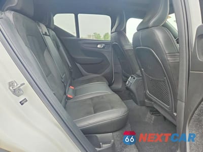 Zdjęcie 11 z 12 samochodu: 2021 VOLVO XC40 T5 R-DESIGN VIN:YV4162UM6M2468172 - miniatura