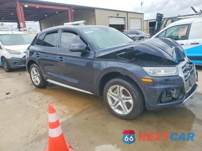 Czwarte zdjęcie samochodu z boku: 2018 AUDI Q5 PREMIUM VIN:WA1ANAFY6J2051656 - miniatura
