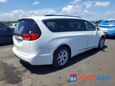 Trzecie zdjęcie samochodu z tyłu: 2017 CHRYSLER PACIFICA TOURING L VIN:2C4RC1BG8HR831391 - miniatura