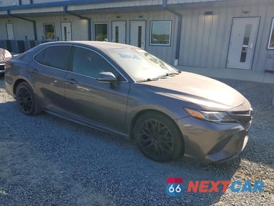 Czwarte zdjęcie samochodu z boku: 2018 TOYOTA CAMRY SE VIN:4T1B11HK4JU518913 - miniatura