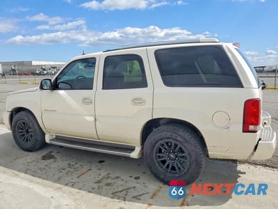 Drugie zdjęcie samochodu z przodu: 2004 CADILLAC ESCALADE LUXURY VIN:1GYEK63N94R103858 - miniatura
