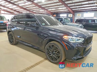 Czwarte zdjęcie samochodu z boku: 2021 BMW X5 M VIN:5YMJU0C07M9F23158 - miniatura