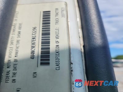 Zdjęcie 10 z 10 samochodu: 2014 VOLVO VNL SEMI TRUCK VIN:4V4NC9EH7EN172296 - miniatura