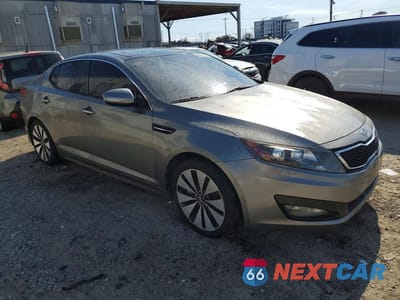 Czwarte zdjęcie samochodu z boku: 2012 KIA OPTIMA SX TURBO VIN:5XXGR4A62CG009719 - miniatura