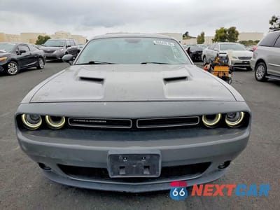 Piąte zdjęcie samochodu w środku: 2017 DODGE CHALLENGER SXT VIN:2C3CDZAG2HH629398 - miniatura