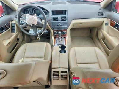 Zdjęcie 8 z 12 samochodu: 2011 MERCEDES-BENZ C 300 4MATIC VIN:WDDGF8BB6BR165615 - miniatura