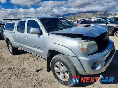 Czwarte zdjęcie samochodu z boku: 2006 TOYOTA TACOMA DOUBLE CAB LONG BED VIN:5TEMU52N56Z247809 - miniatura