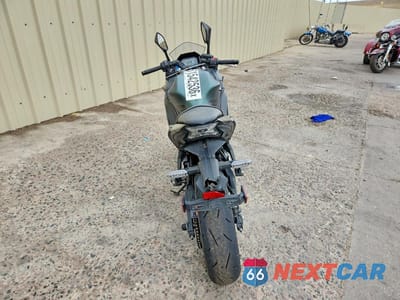 Czwarte zdjęcie samochodu z boku: 2025 KAWASAKI EX650 P VIN:ML5EXEP13SDAF7553 - miniatura