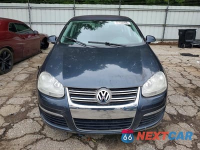 Piąte zdjęcie samochodu w środku: 2010 VOLKSWAGEN JETTA S VIN:3VWJX7AJ2AM022402 - miniatura