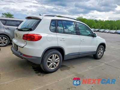 Trzecie zdjęcie samochodu z tyłu: 2016 VOLKSWAGEN TIGUAN S VIN:WVGAV7AX0GW540736 - miniatura